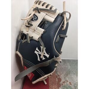 Rawlings New York Yankees 10" Inch Logo Baseball The Gold Glove RHT